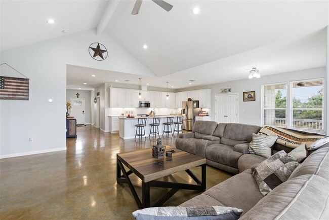 Photo - 152 Spring Hollow Trail