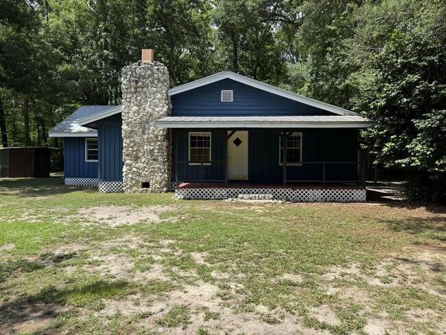Building Photo - 4 Bedroom 2 Bath House on almost 2 acres o...