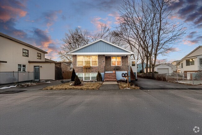 Building Photo - 14 Newman St Unit 2 Rental