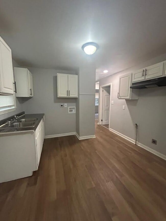 Photo - 371 Modder Ave