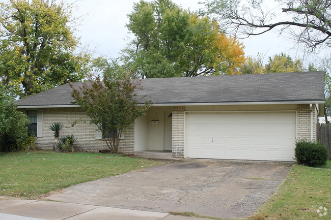 Building Photo - 704 W 20th St Rental