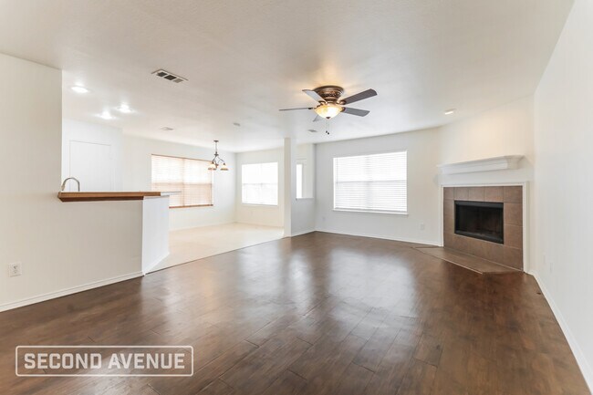 Photo - 925 Warbler Ln