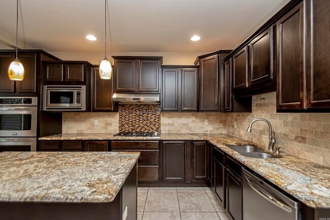 Photo - 1201 W 35th St