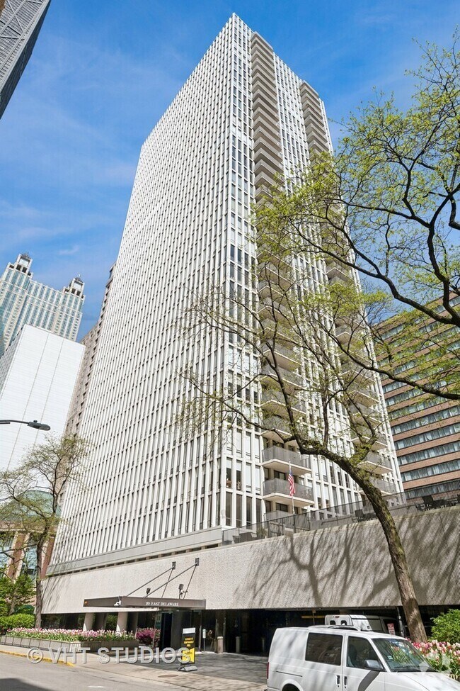 Building Photo - 200 E Delaware Pl Unit 17B Rental
