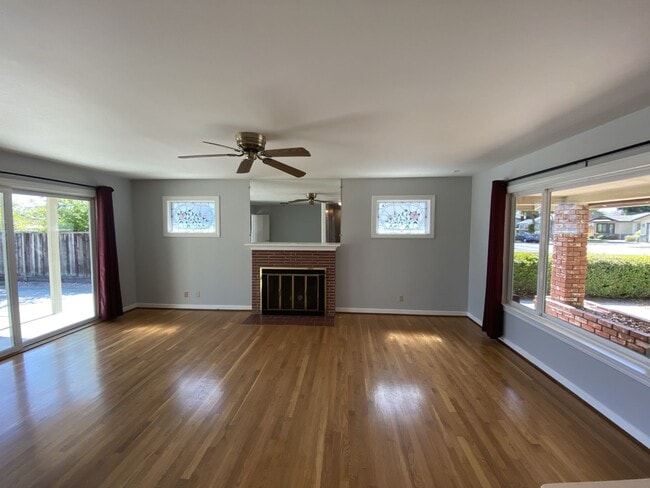 112 N Cypress Ave