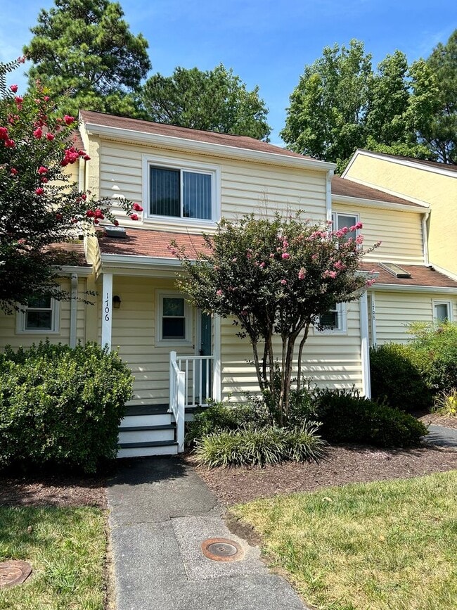 Updated townhome in Heritage Village - Updated townhome in Heritage Village