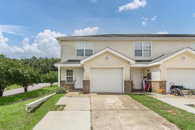 Building Photo - 100 Corwin Dr