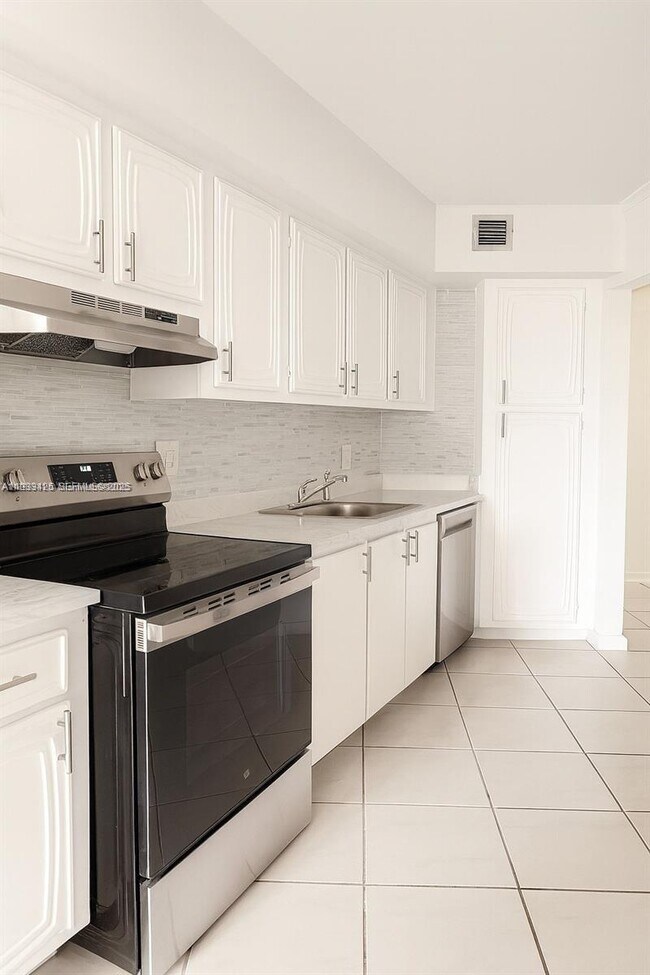 Photo - 6921 Environ Blvd Unidad 6R