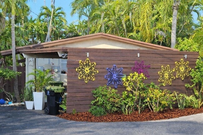 Building Photo - 1405 NE 17th St