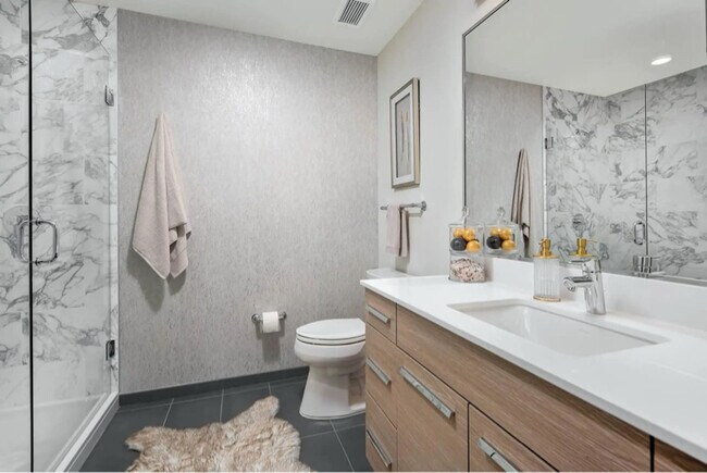 Photo - 727 W Madison St