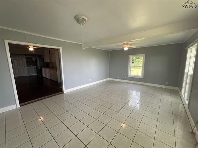 Photo - 2504 Jasper St