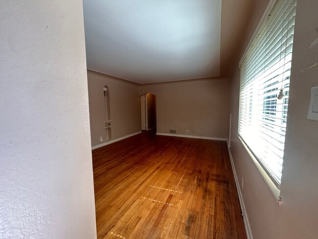 Photo - $0 DEPOSIT OPTION. CHARMING 2BED/1BATH DUPLEX NEAR SLOAN LAKE!!