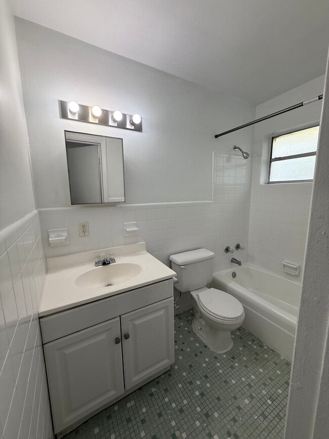 Photo - 220 NE 16th Ave