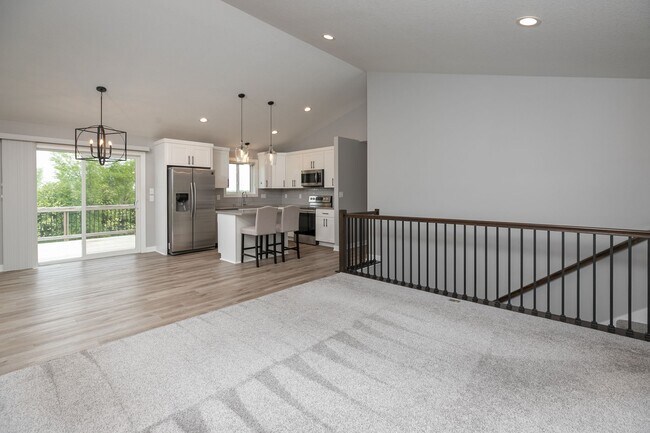 Photo - 699 Steenhoek Ln NE