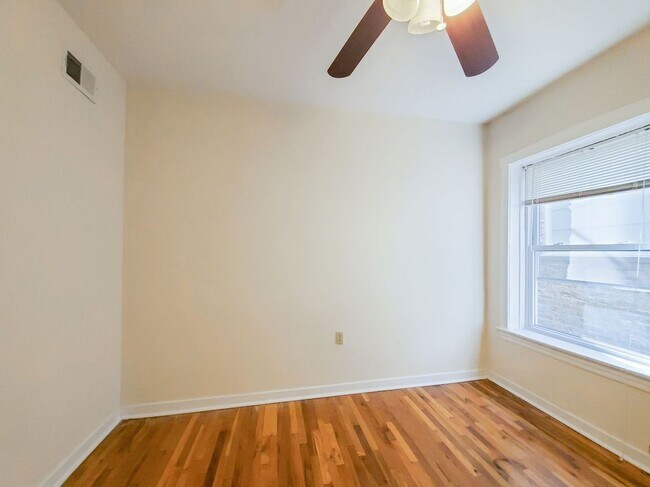 Photo - 3527.5 N Broadway Unit 2E