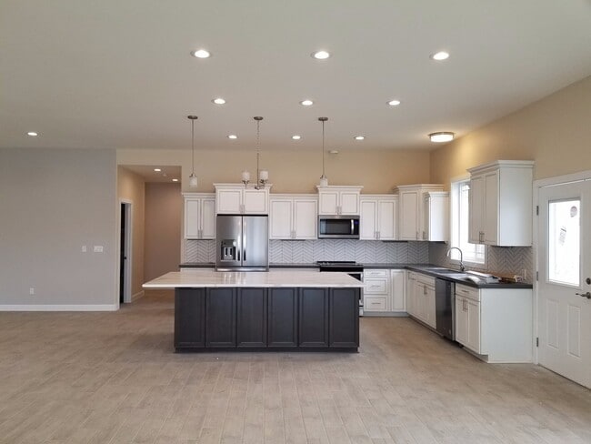 Building Photo - Occupied, do not disturb tenants. West Valley 3 bedroom 2.5 bath plus an office, custom built re...