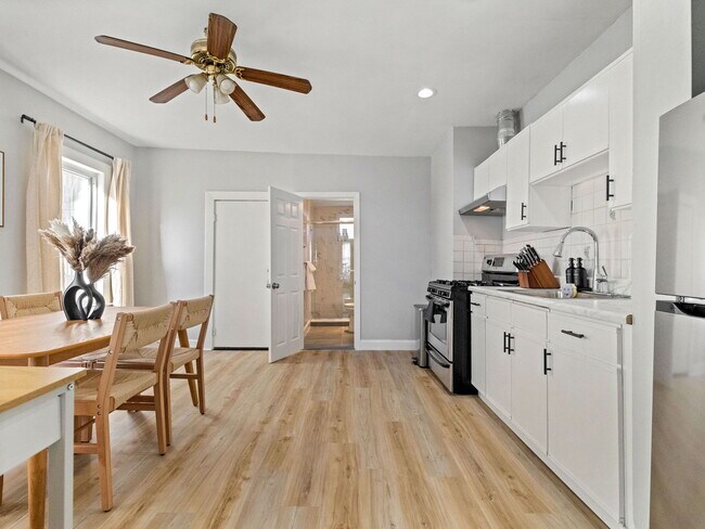 Photo - 168 School St Apartments