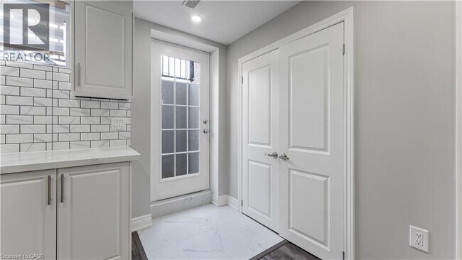 Photo - 9 Price St