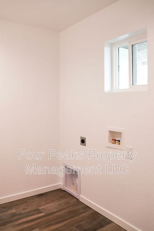 Photo - 1851 W 8th S St