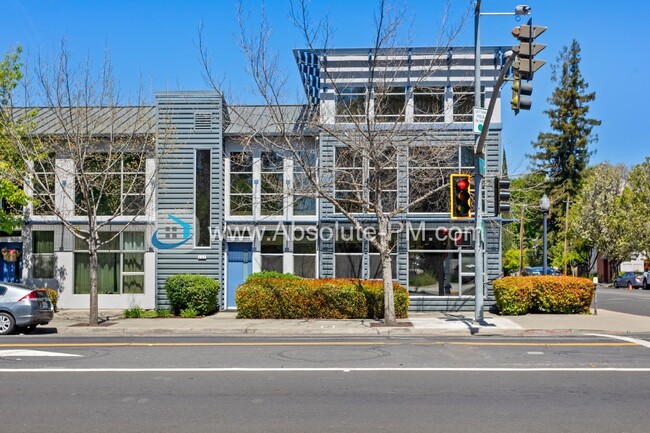 Amazing 2 Bedroom 1.5 Bath Townhome in the... - Amazing 2 Bedroom 1.5 Bath Townhome in the...