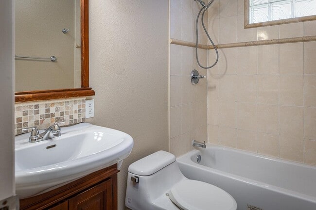 Photo - 808 E Gutierrez St