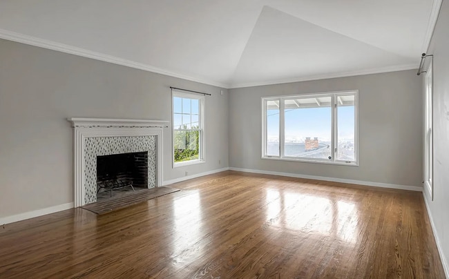 Photo - Beautiful Home in Upper Oakmore!