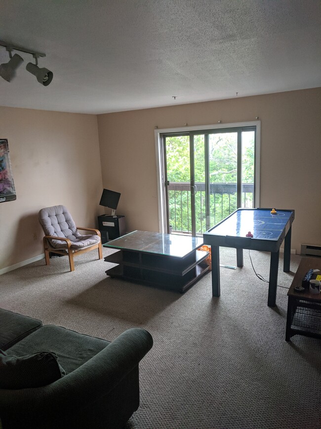 Building Photo - 349 Pearl St Unit 225