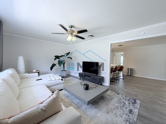 Building Photo - 1706 Lexington Ave