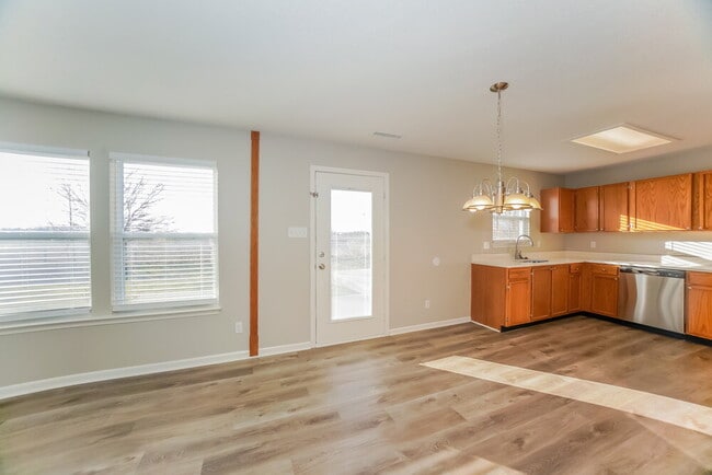 Photo - 333 Sunburst Ln