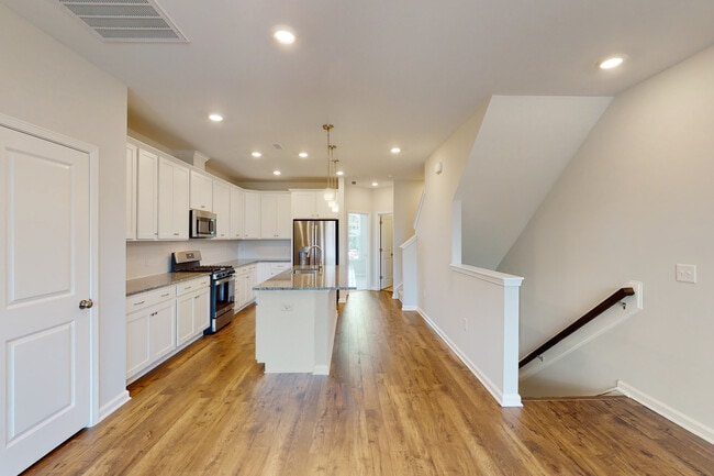 Photo - 3021 Worthy Way