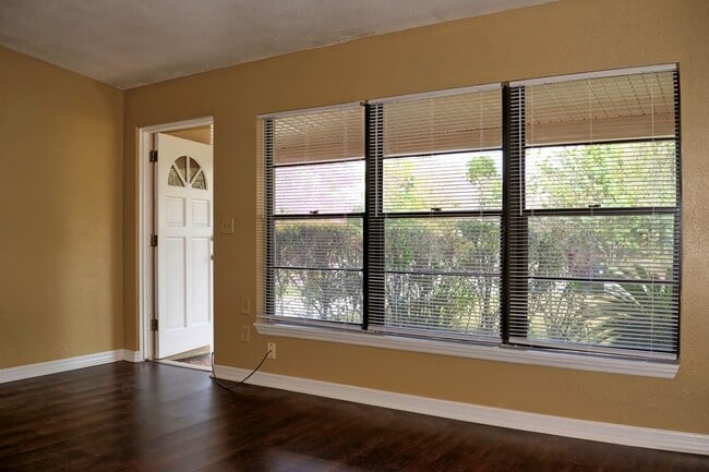 Photo - Beautiful 3bd 2bth Home with patio and large back yard available now! Great Location! Landscaping...