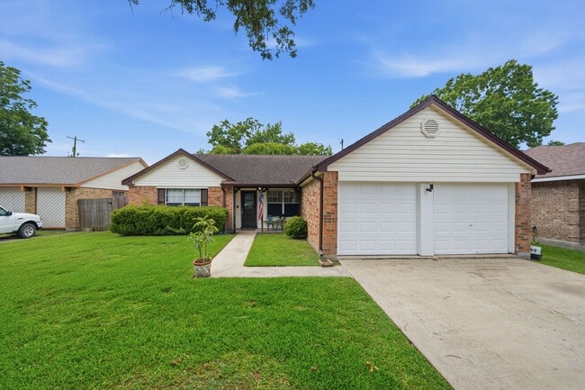 Building Photo - 411 Forest Hills Dr