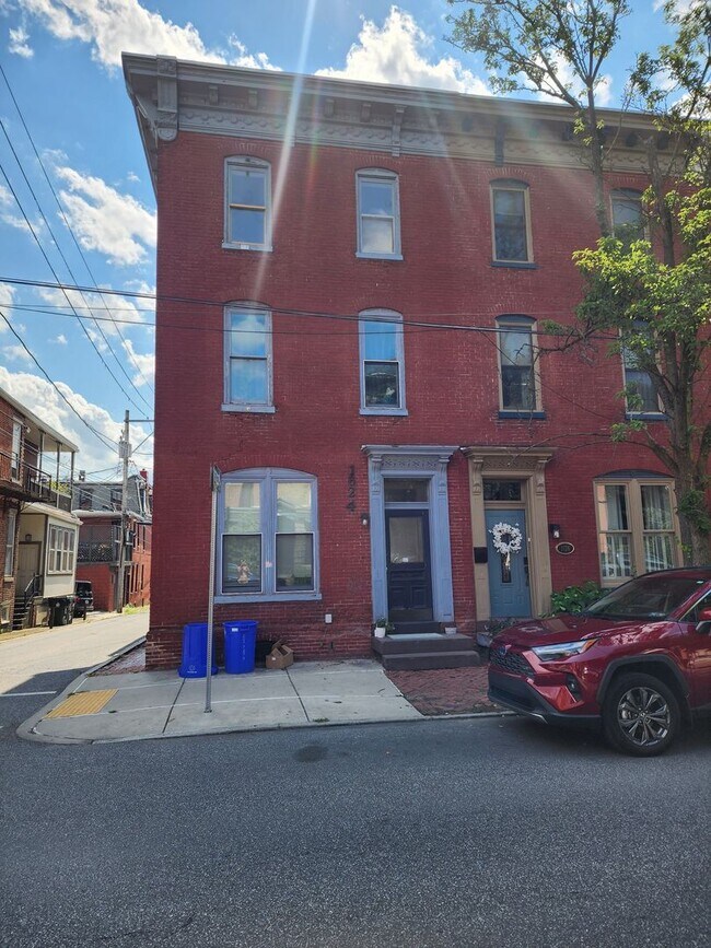 Building Photo - 1624 N 3rd St Unit Apt. 3