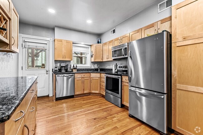 Building Photo - 616 S Streeper St Rental