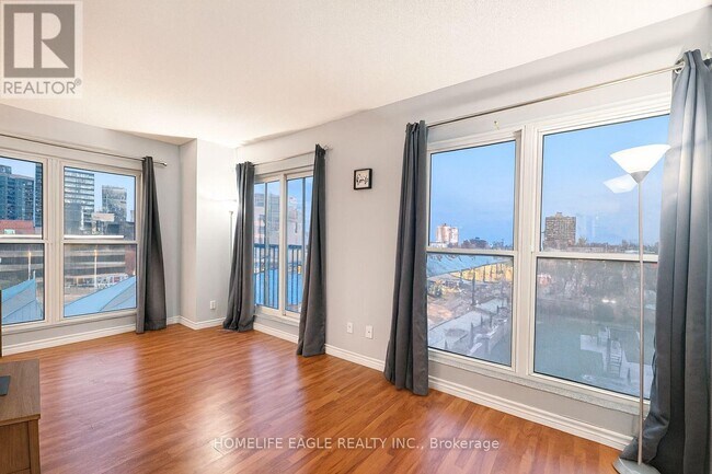 Photo - 135 James St S Unité 302