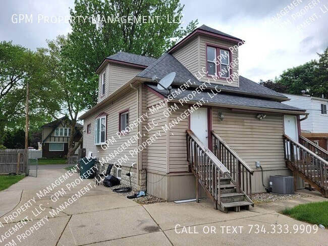 Photo - 1563 Wilson Ave
