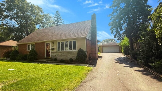 Building Photo - 8937 Southfield Dr Rental