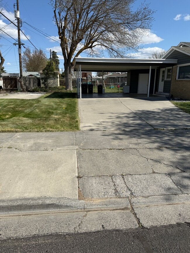 Photo - Corner Home In Lakeview Terrace