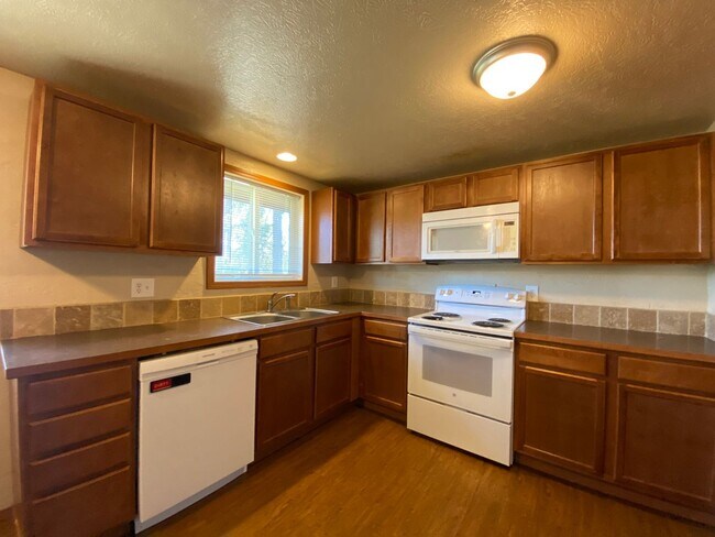 Photo - Spacious & Bright 2-Bedroom, 1-Bath upper-level fourplex- located in Spokane Valley! Unidad 10622-A
