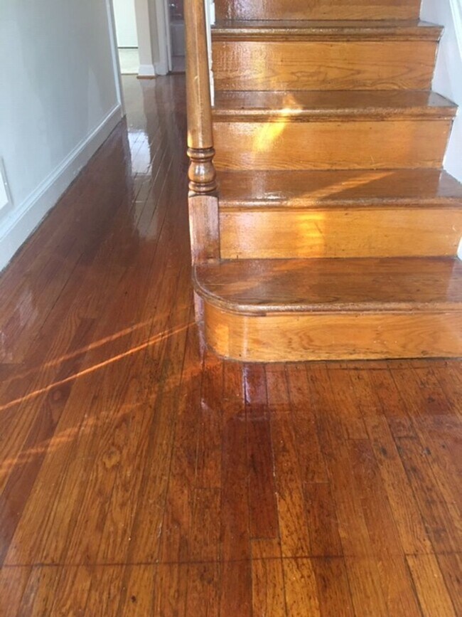 Photo - 556 49th Pl NE