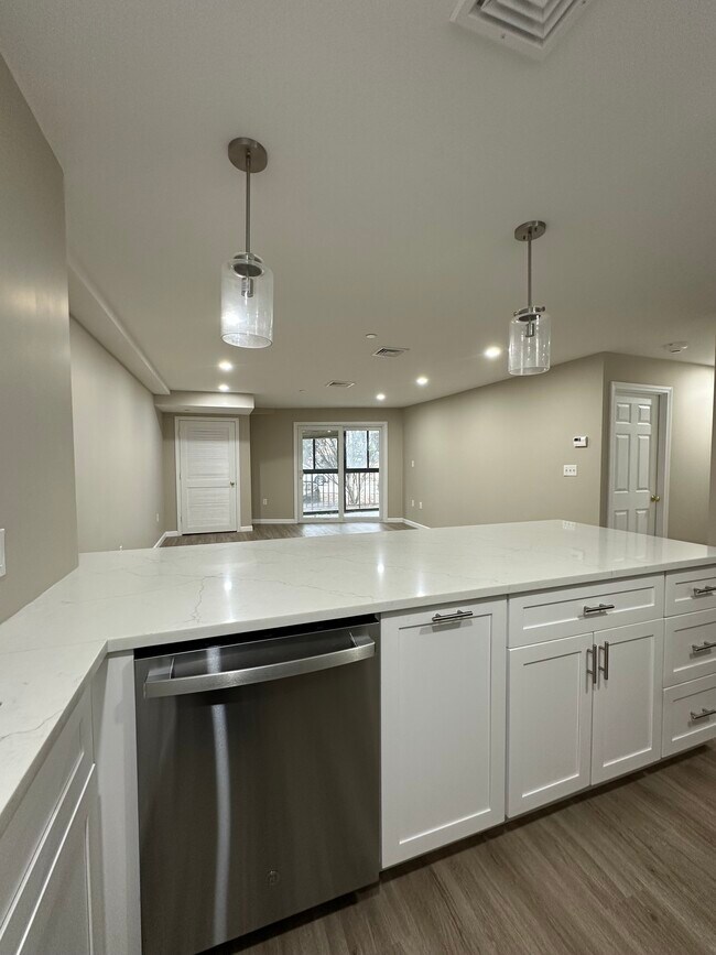 Photo - 64 Willard St Unidad 110