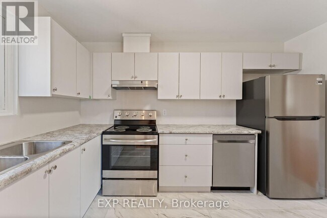 Photo - 12 KING'S COURT