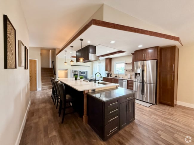 Building Photo - 301 W Mangrum Dr Rental