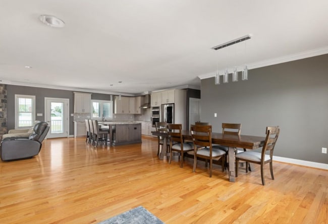 Photo - 103 Derrynan Ct