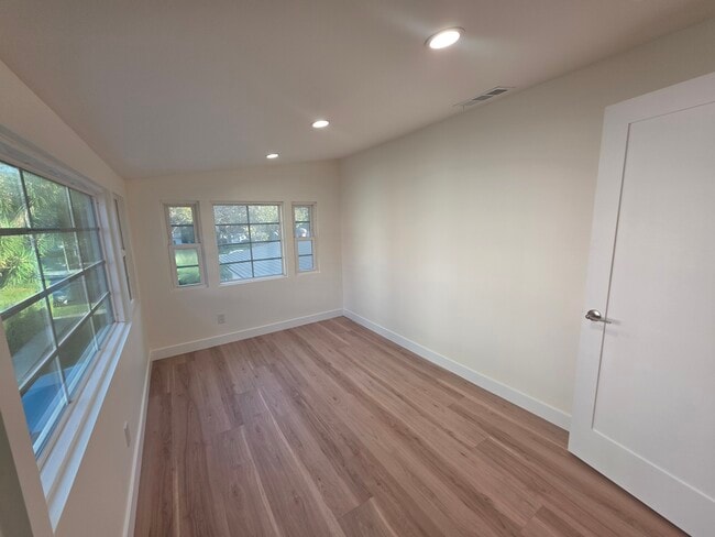 2913 W Riverside Dr Unit 2913