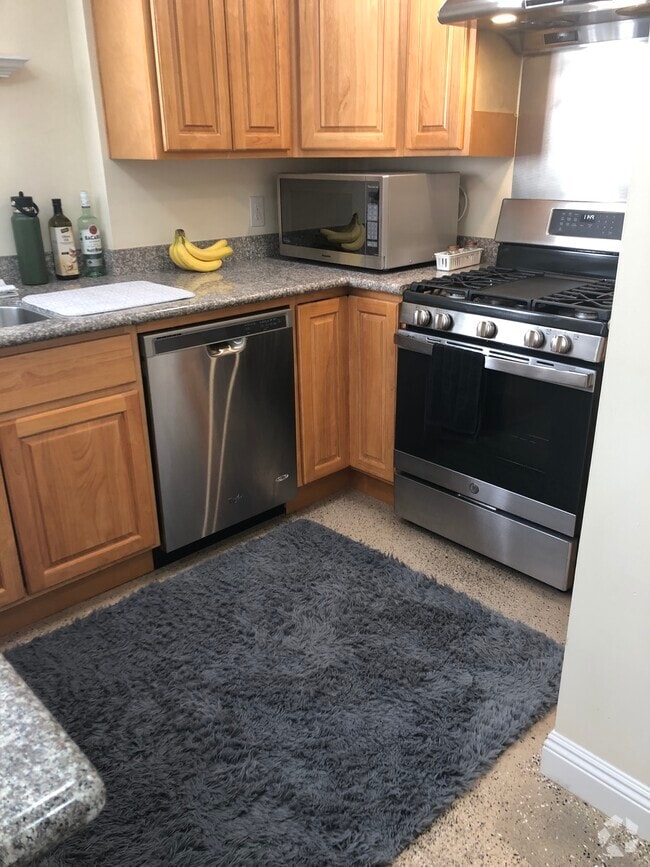 Building Photo - 223 W G St Unit A Rental