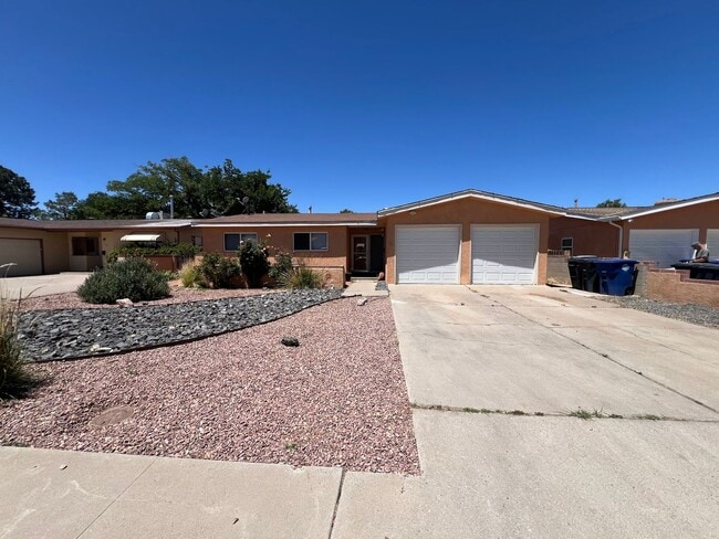 Building Photo - NE 3/BD 2/BA 2/CG