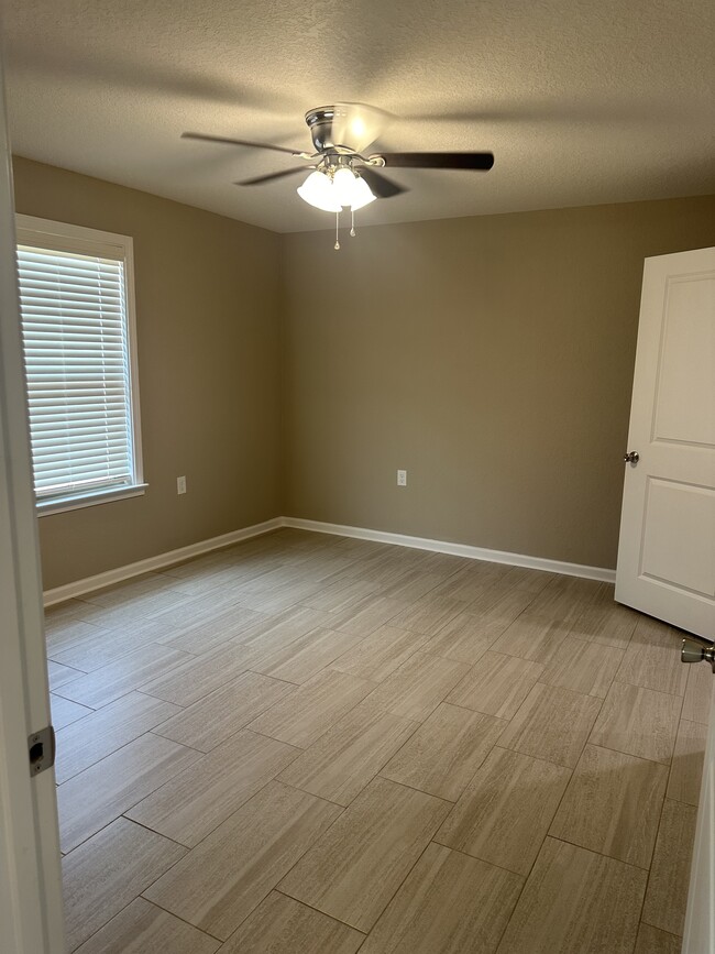 Master Bedroom - 208 Oak Ct Apartment Unit 226