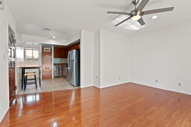 Photo - 1824 S Barrington Ave Apartamentos Unidad A