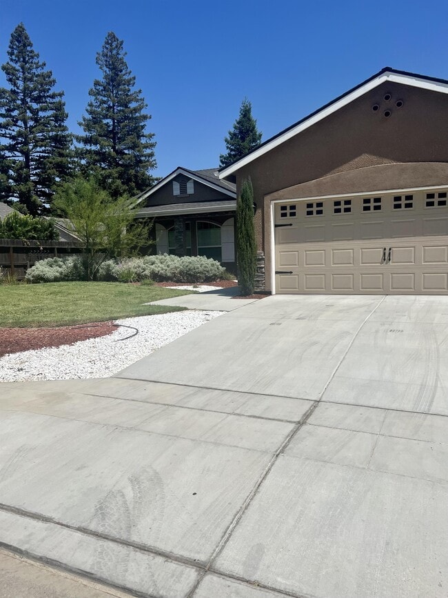 Photo - 233 Karen Ave